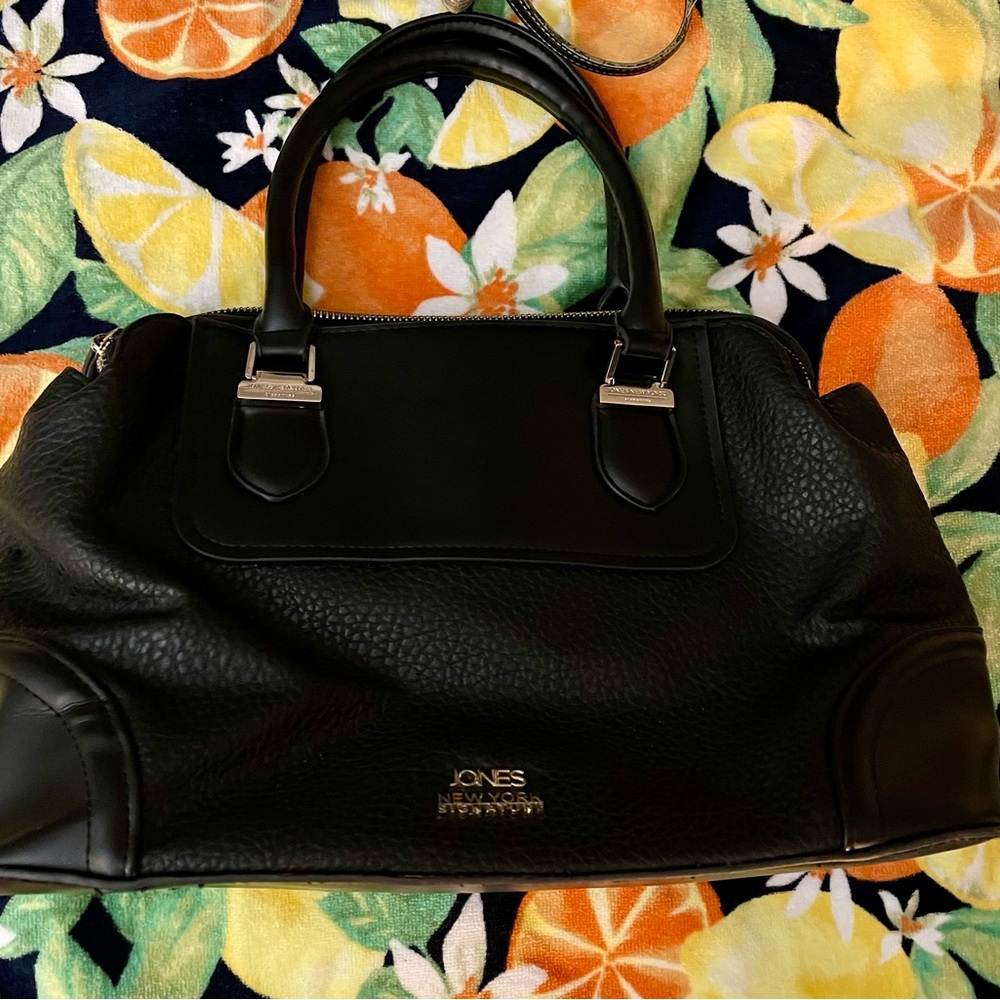 Jones New York Signature. Black pebble leather executive purse. Silver hardware.